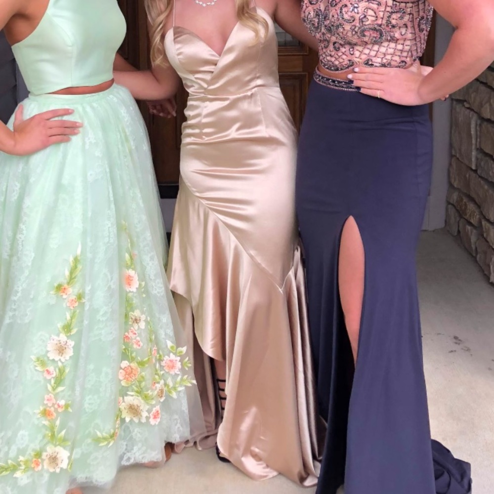 PROM DRESS - Picture 3 of 3
